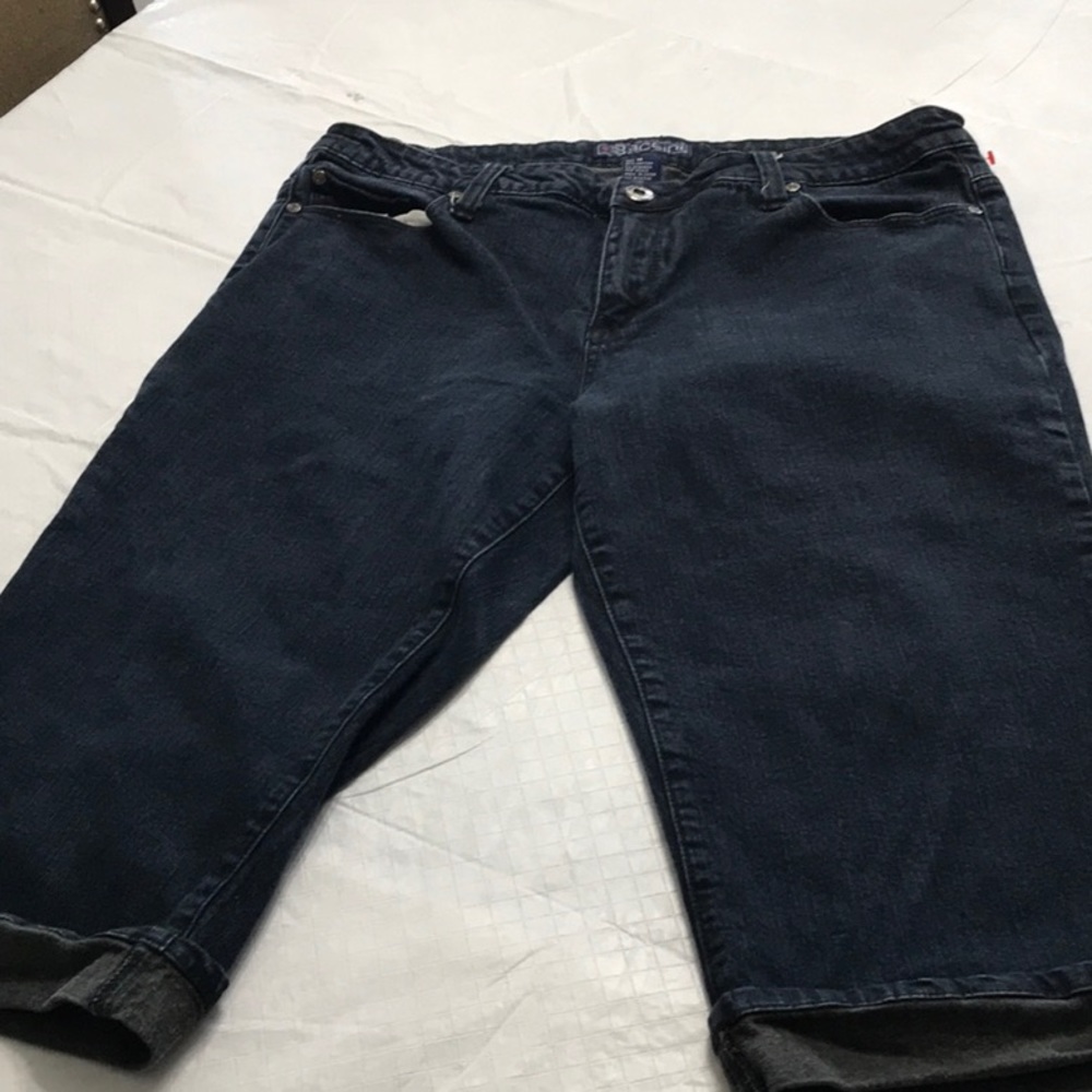 Baccini~~Cuffed Capris~🔷🔵